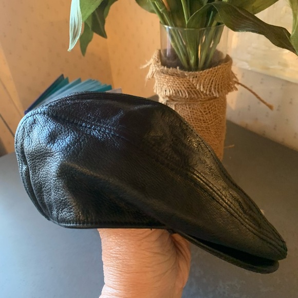 Harley Davidson BLACK, 100 percent SOFT LEATHER, HD NEWSBOX cap. Size SMALL. - Picture 10 of 11